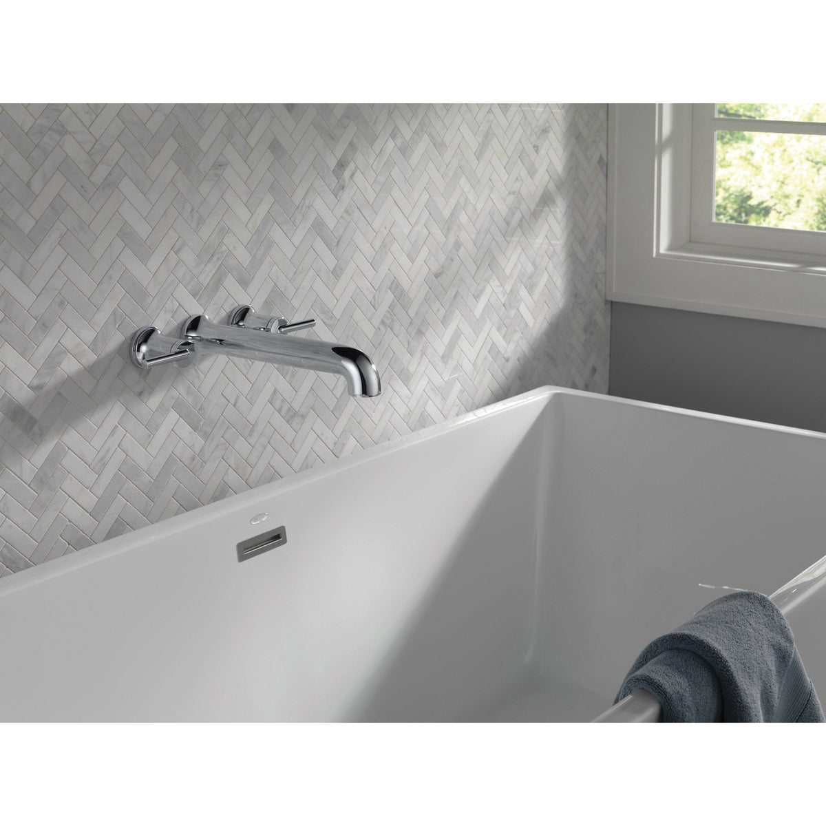 DELTA® T5759-RBWL Trinsic® Tub Filler, 8 in Center, Venetian Bronze, 2 Handles, Import