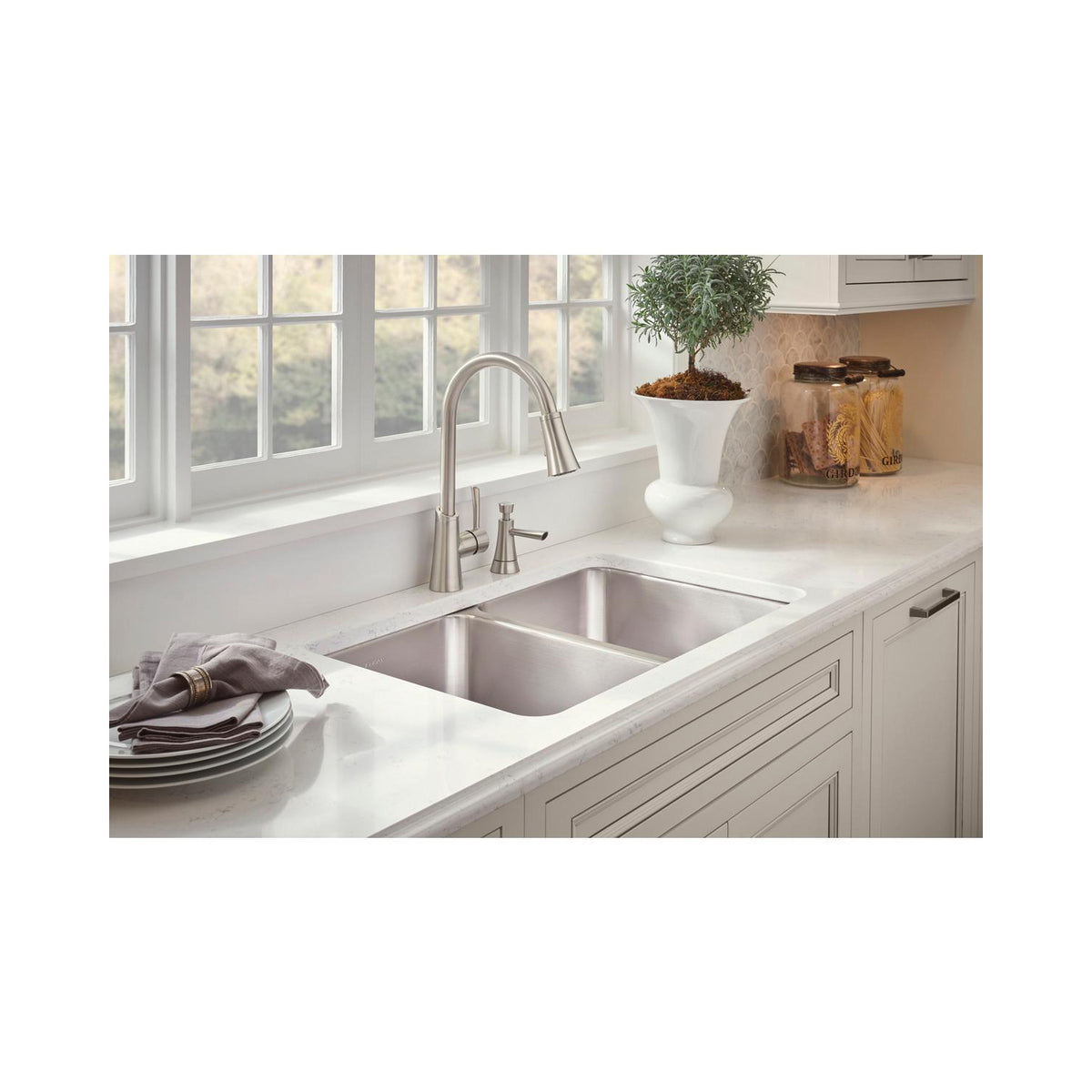 Elkay® ELUH311810PD Lustertone™ Classic Kitchen Sink, Rectangle Shape, 13-1/2 in Left, 13-1/2 in Right L x 16 in Left, 16 in Right W Bowl x 10 in Left, 10 in Right D Bowl, 30-3/4 in L x 18-1/2 in W x 10 in H, Undermount Mounting, 18 ga 304 Stainless Steel