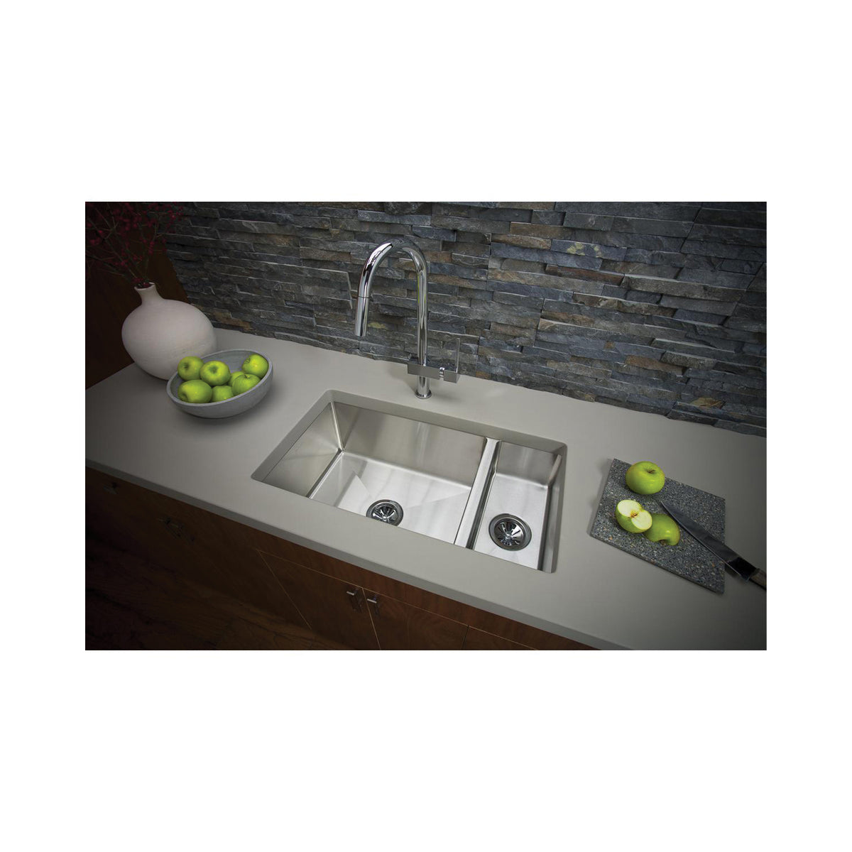 Avado - 32-1/4" Kitchen Sink - Undermount - Double Bowl