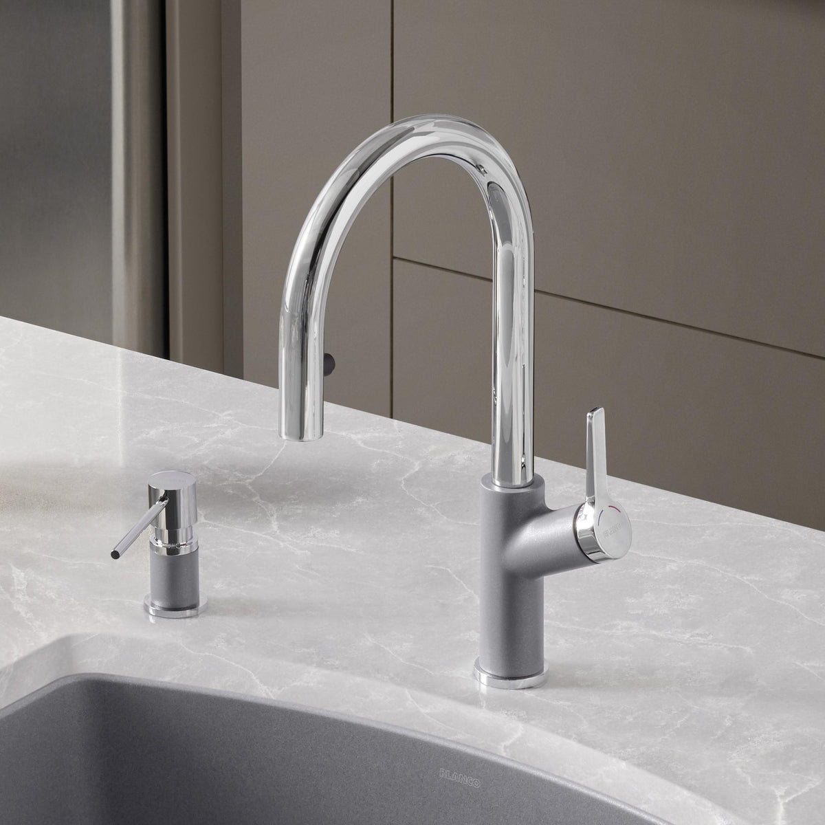 Urbena Pull-Down Dual-Spray - Kitchen Faucet