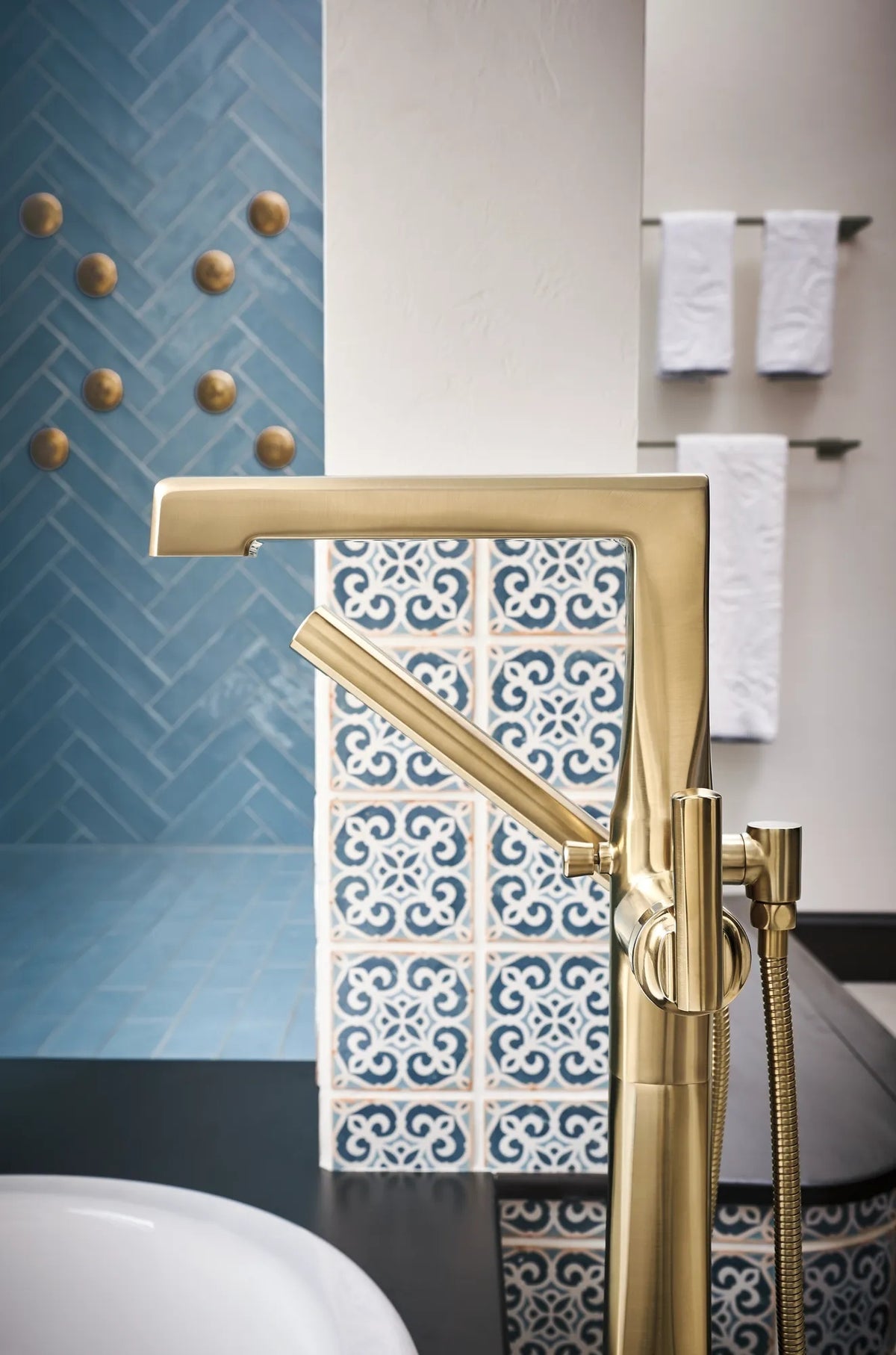 Levoir - 18" Towel Bar