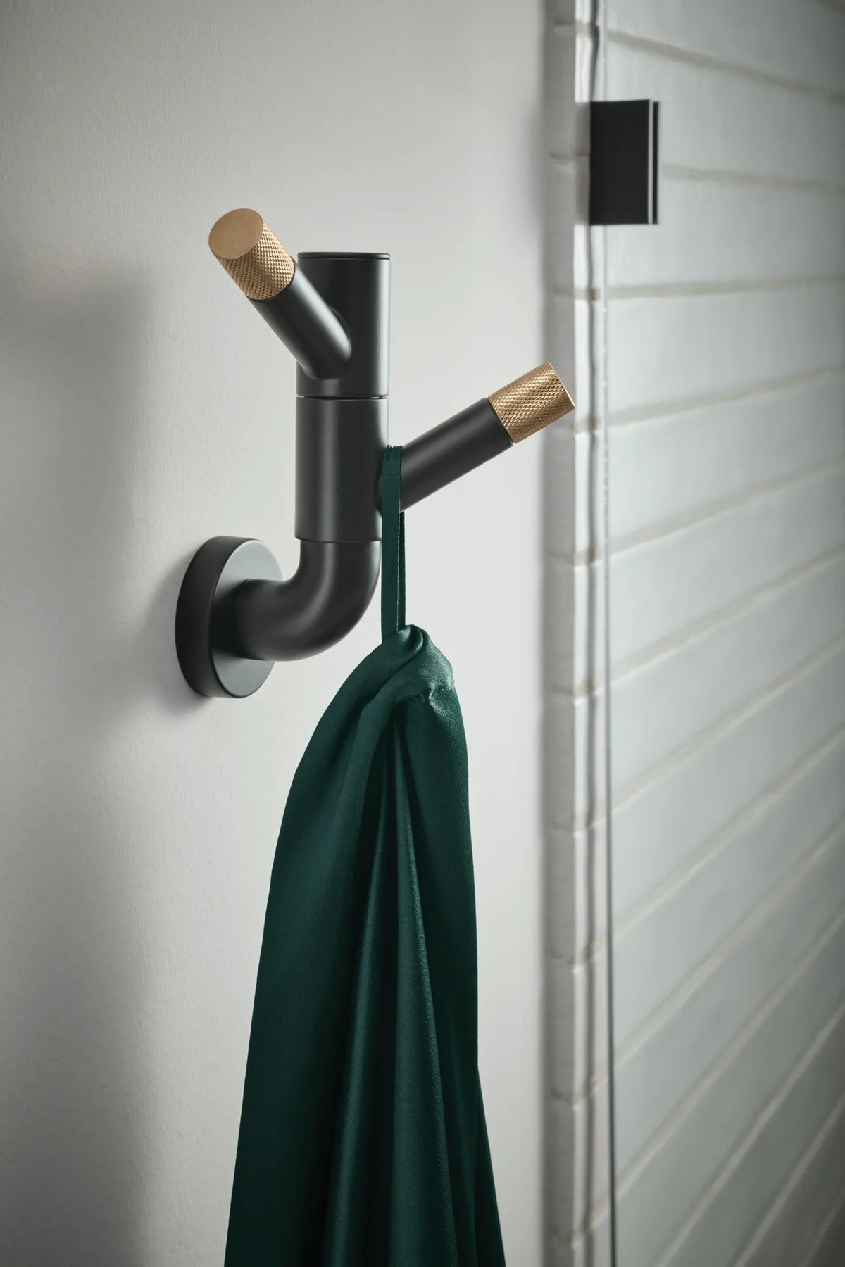 Litze - Double Robe Hook with Knurling - Zinc