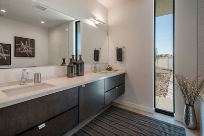 Litze - 8" Towel Bar