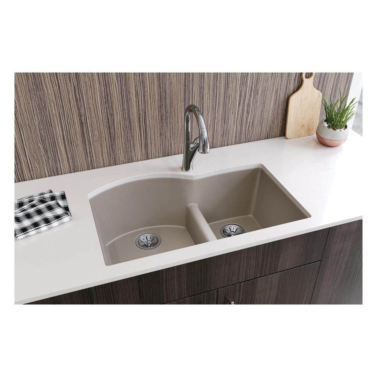Quartz Luxe - 33" Transitional Kitchen Sink - Undermount