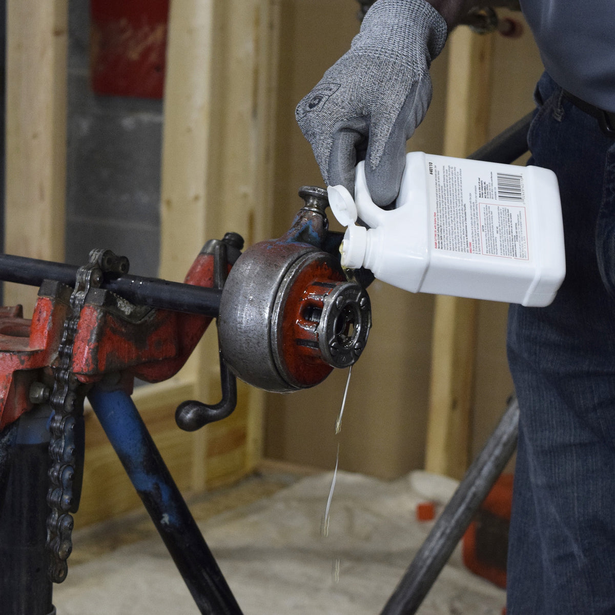 Cutting Oil - 32 oz - Slight Hydrocarbon Odor/Scent