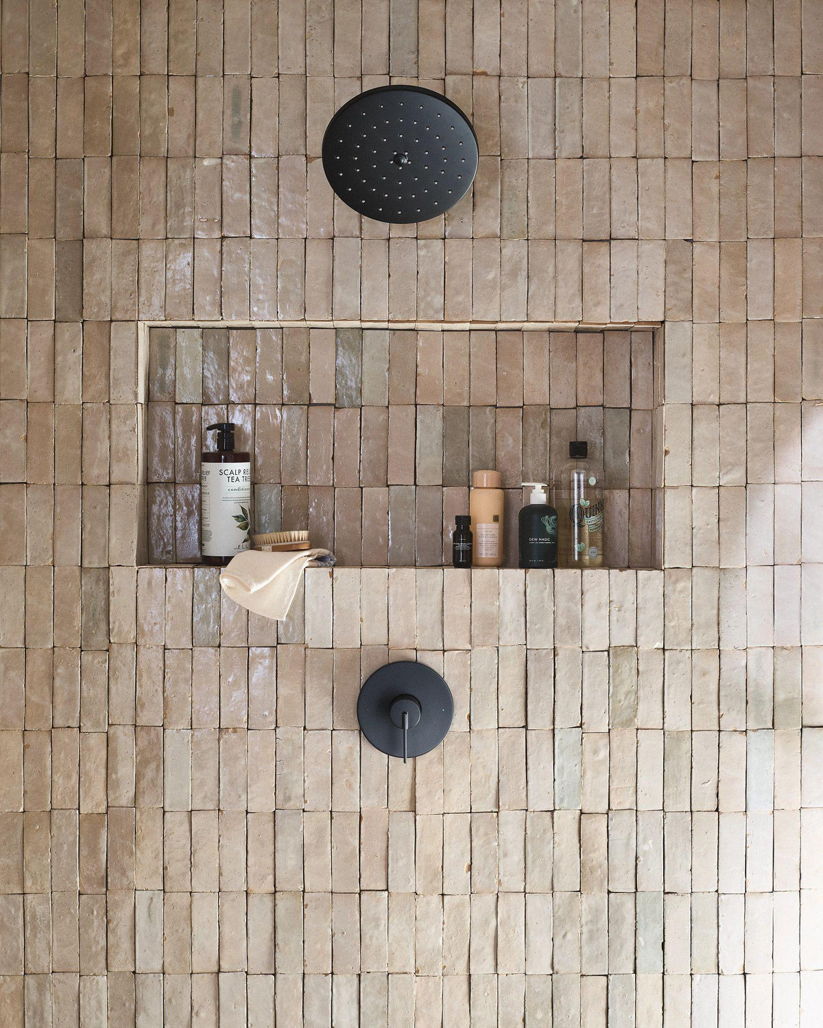 Cia M-Core - Shower Trim Only - Matte Black - 2.5 GPM Shower