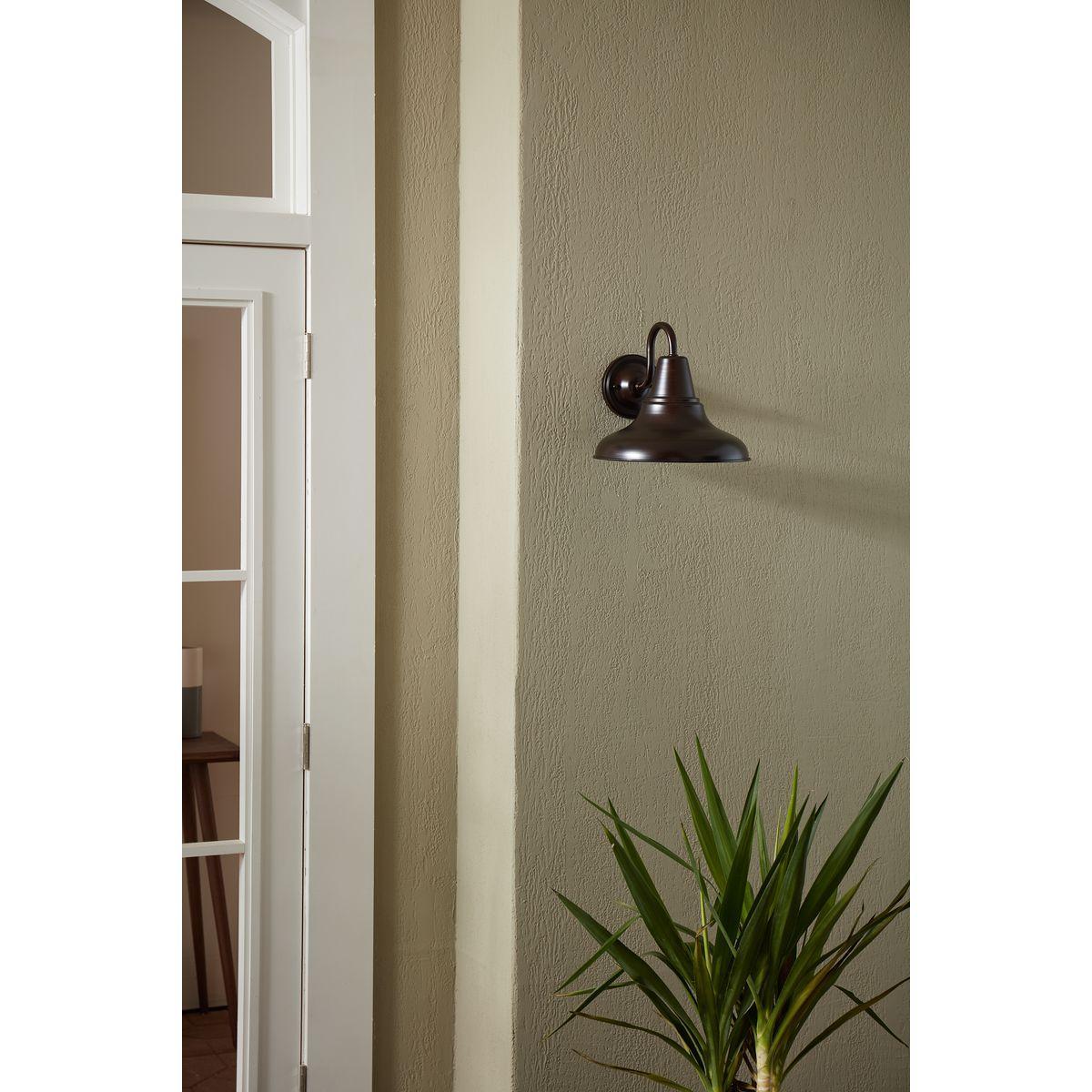District - Industrial Large Wall Lantern - Aluminum - 100 W