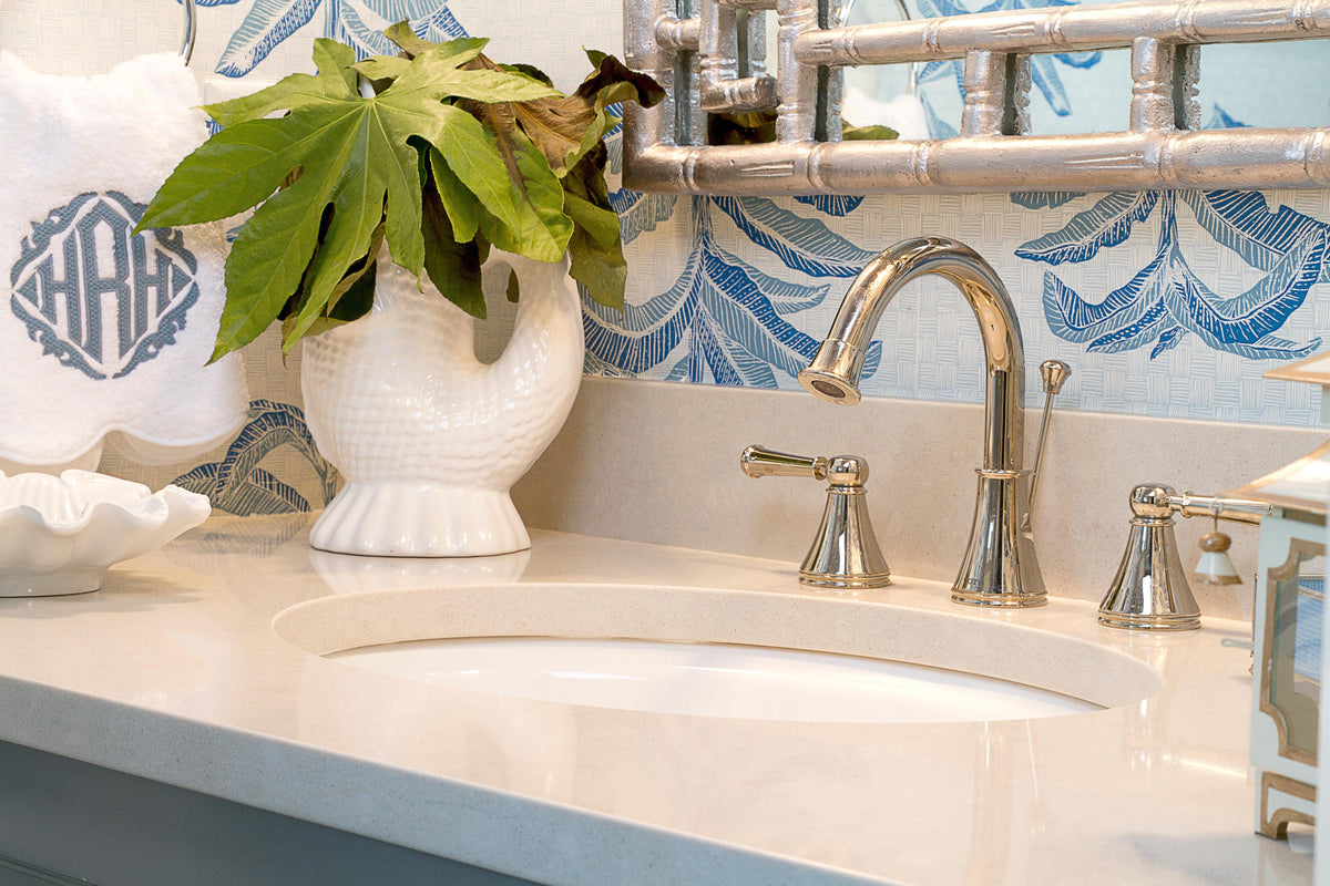 Vivian - Elegant Widespread Bathroom Faucet - Deck Mount